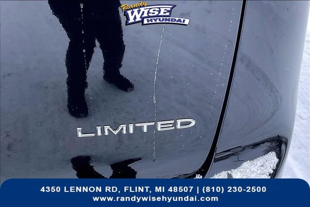 Used 2024 Chrysler Pacifica Limited image 8