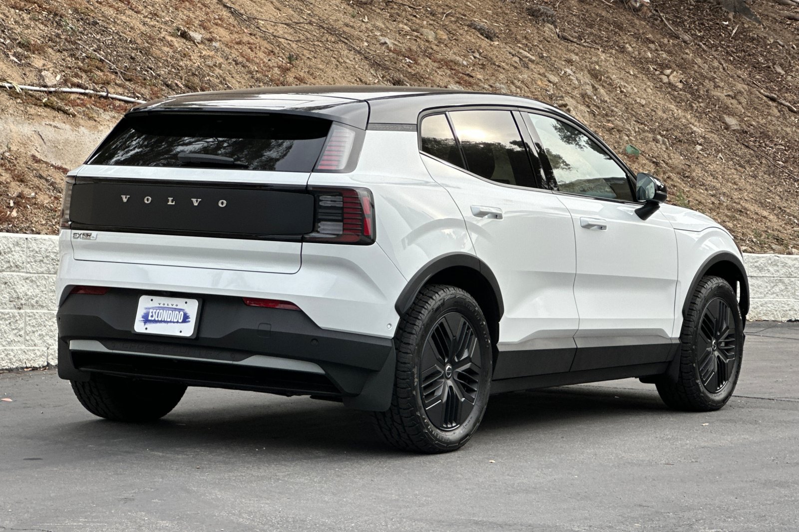 New 2026 Volvo EX30 Cross Country Ultra w/ Protection Package AWD/4WD image 4