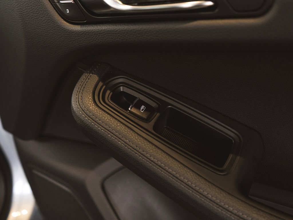 Used 2025 Porsche Macan image 33