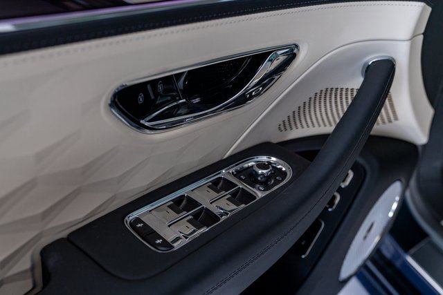 New 2025 Bentley Flying Spur Plug-In Hybrid image 23