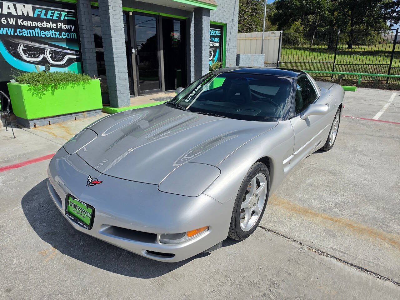 Used 2004 Chevrolet Corvette Coupe w/ Preferred Equipment Group RWD image 3