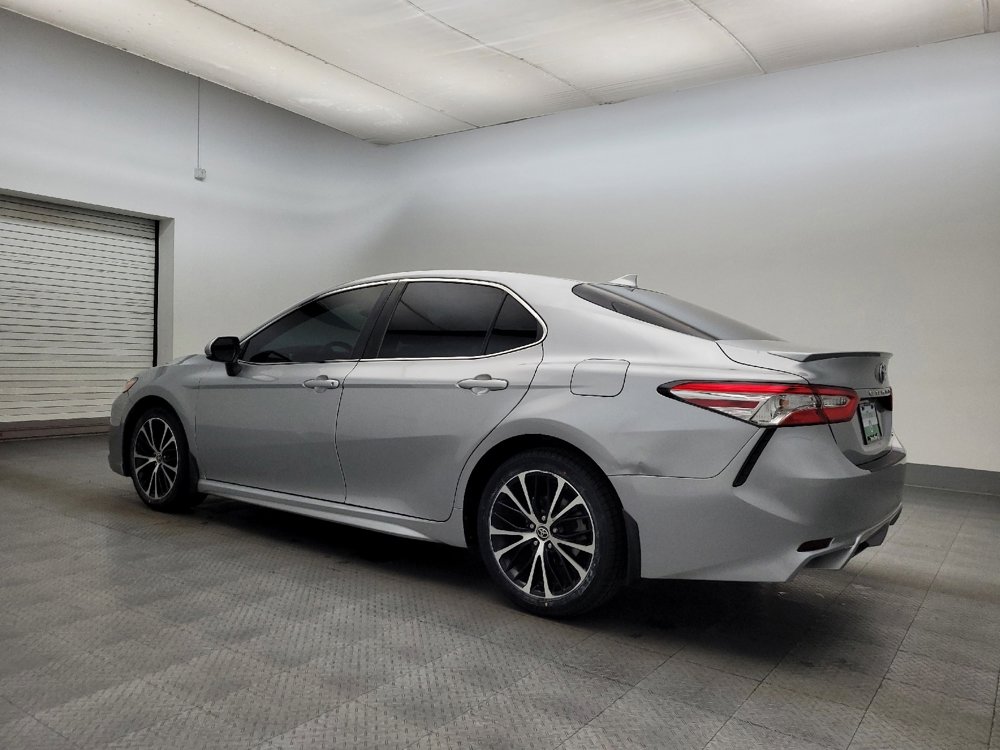 Used 2020 Toyota Camry SE image 3