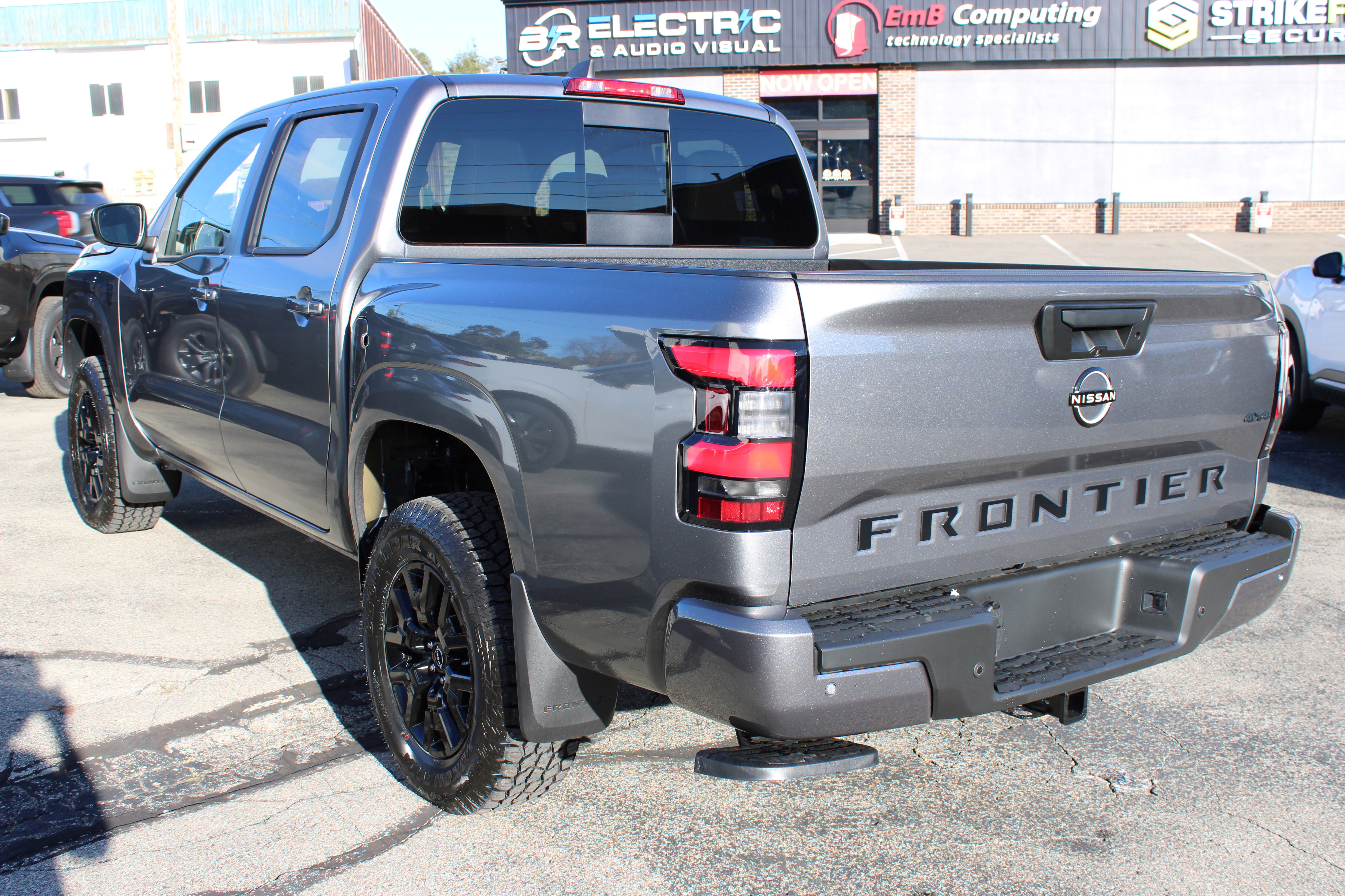 New 2026 Nissan Frontier SV image 3