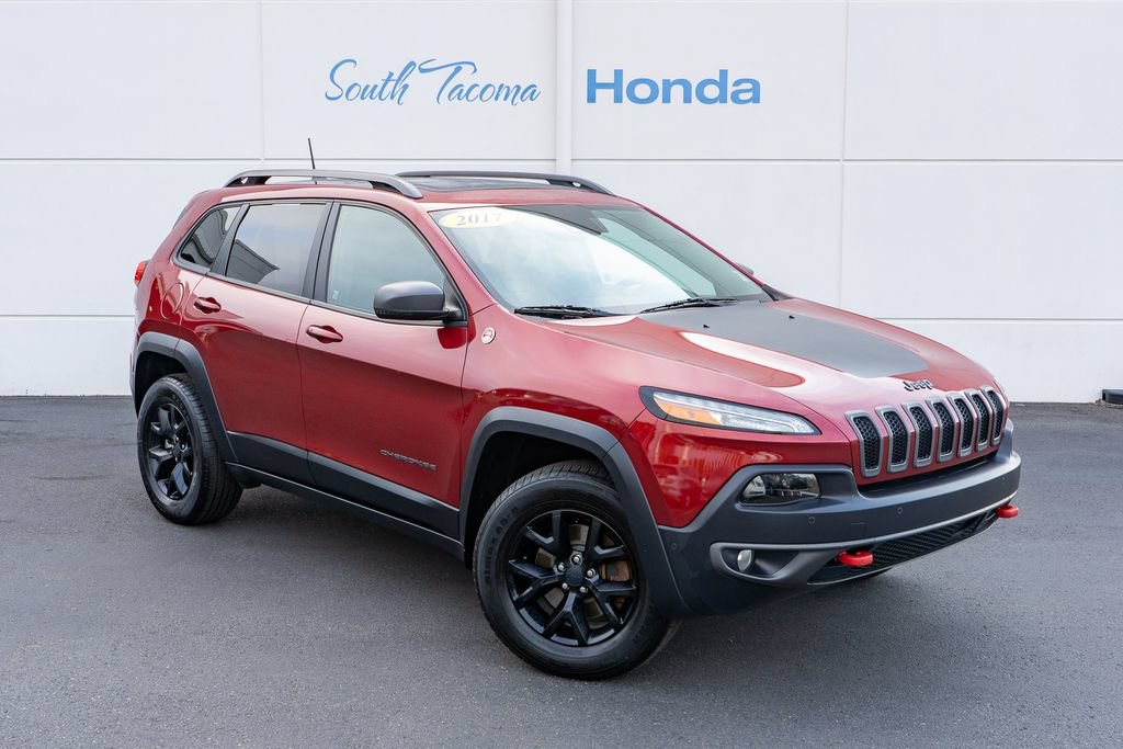 Used 2017 Jeep Cherokee Trailhawk AWD/4WD image 2