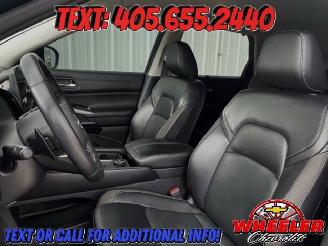 Used 2023 Nissan Pathfinder SL w/ Black Appearance Package image 24