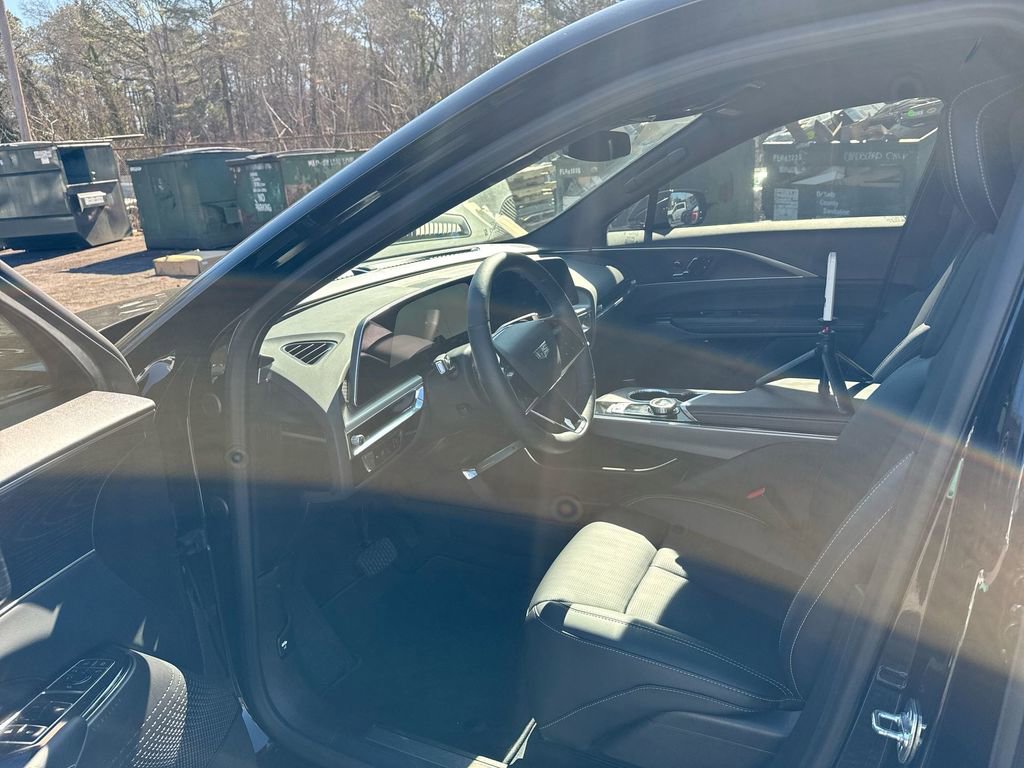 Used 2025 Cadillac Lyriq Luxury image 13