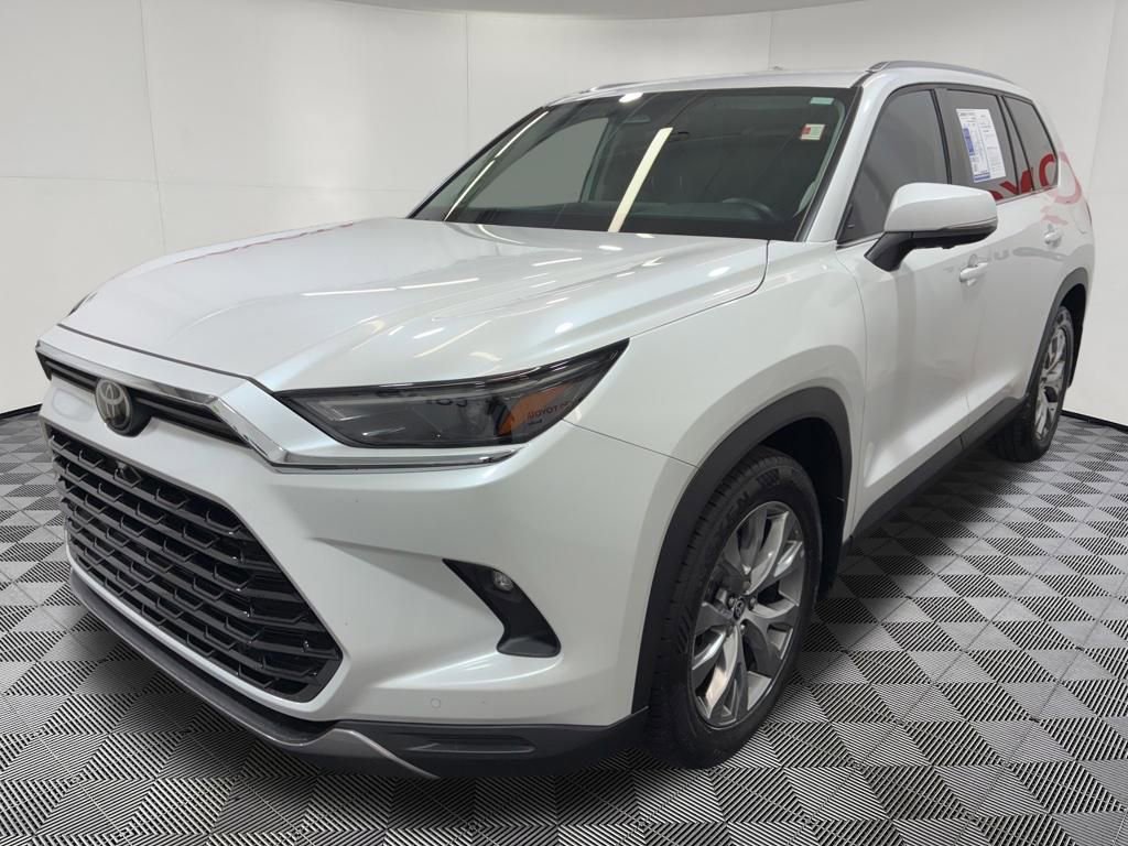 Used 2024 Toyota Grand Highlander AWD image 3