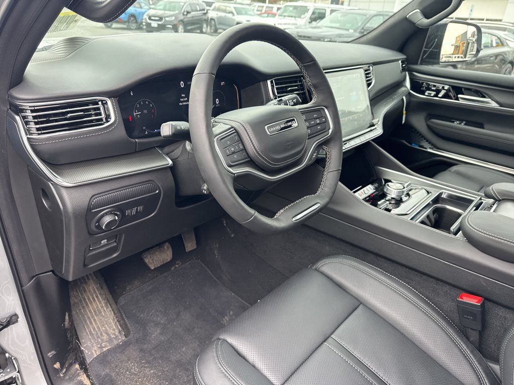 New 2026 Jeep Grand Wagoneer Summit w/ 8-Passenger Seating Package AWD/4WD image 10