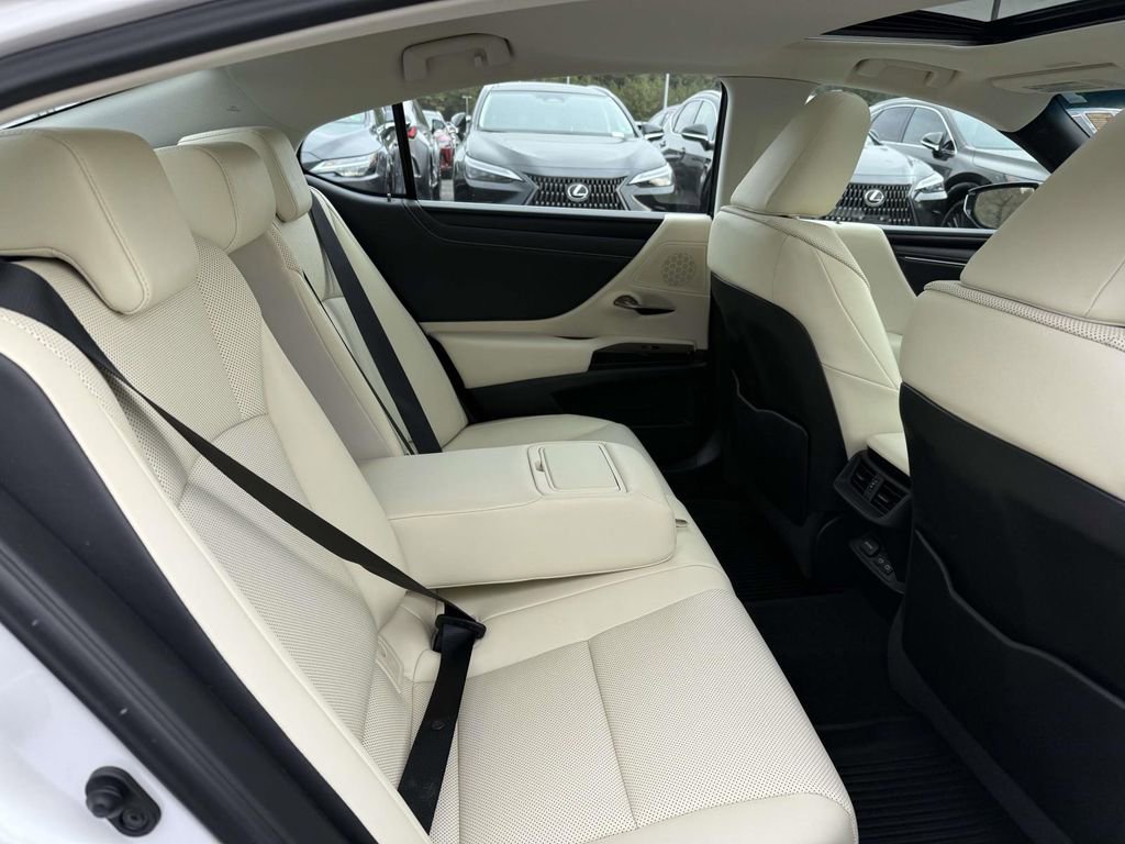 Used 2022 Lexus ES 350 Premium image 16