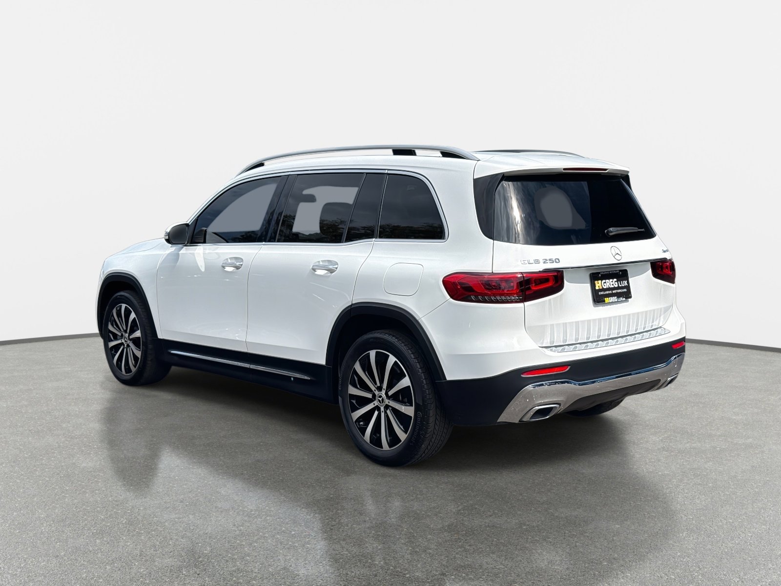 Used 2023 Mercedes-Benz GLB 250 4MATIC w/ Premium Package image 5