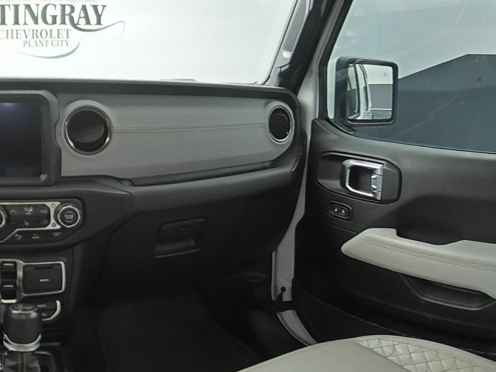 Used 2022 Jeep Wrangler Unlimited Sahara AWD/4WD image 15
