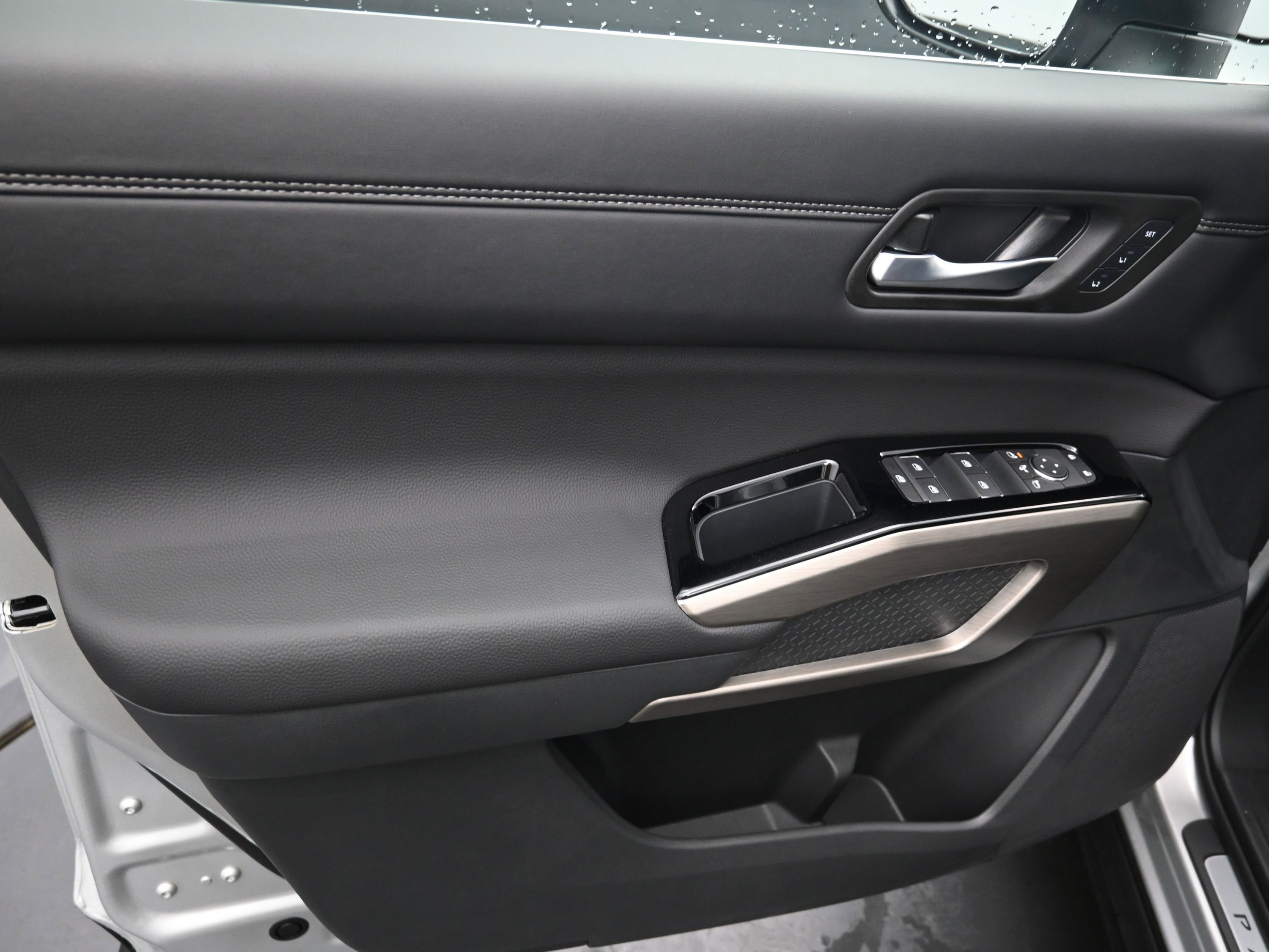 New 2025 Nissan Pathfinder Platinum w/ Cargo Package image 11