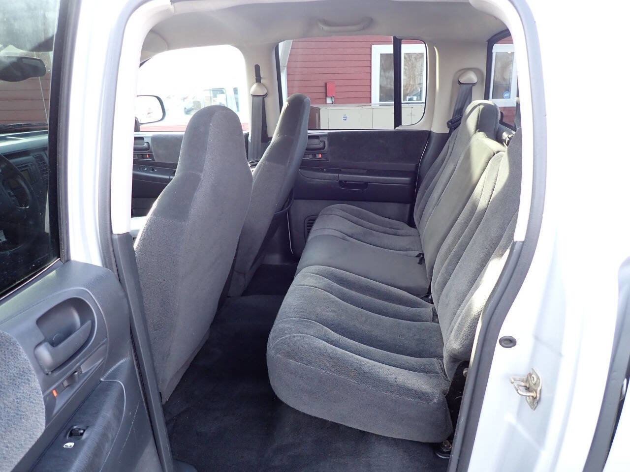 Used 2004 Dodge Dakota Sport w/ Deluxe Convenience Group image 9