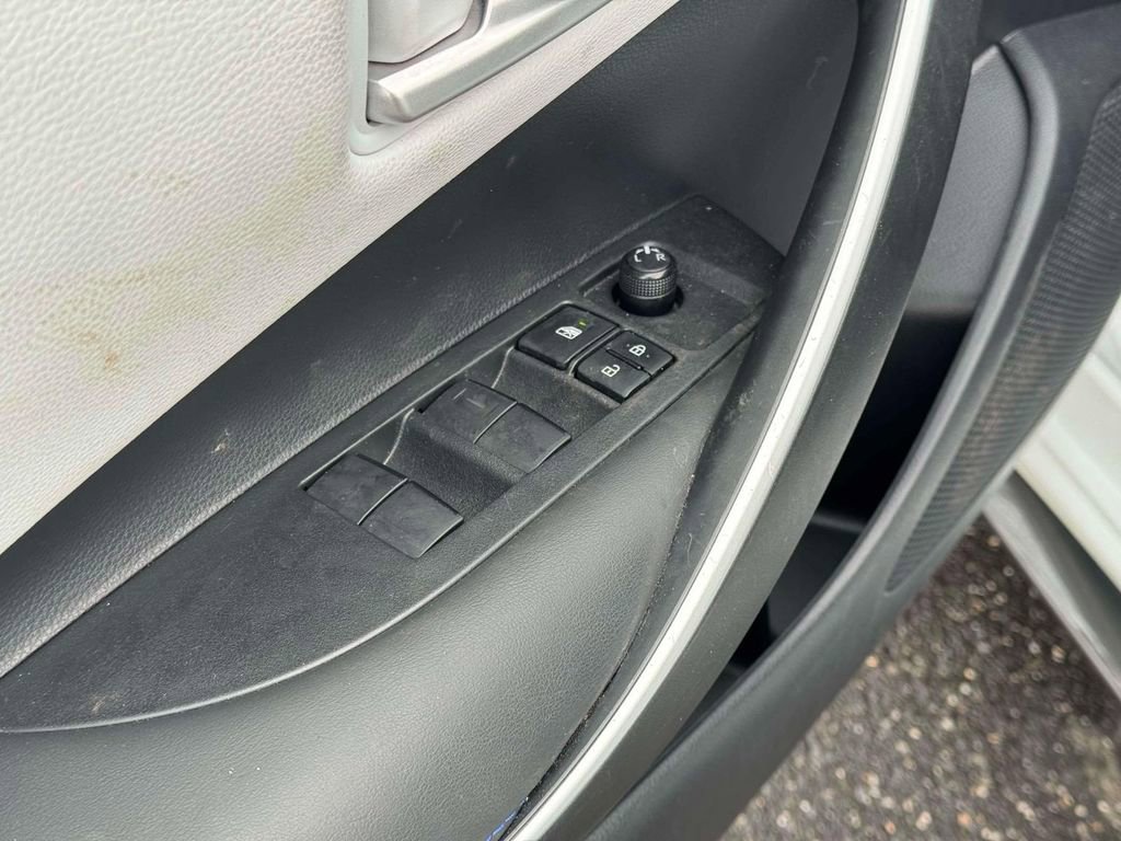 Used 2022 Toyota Corolla SE image 16