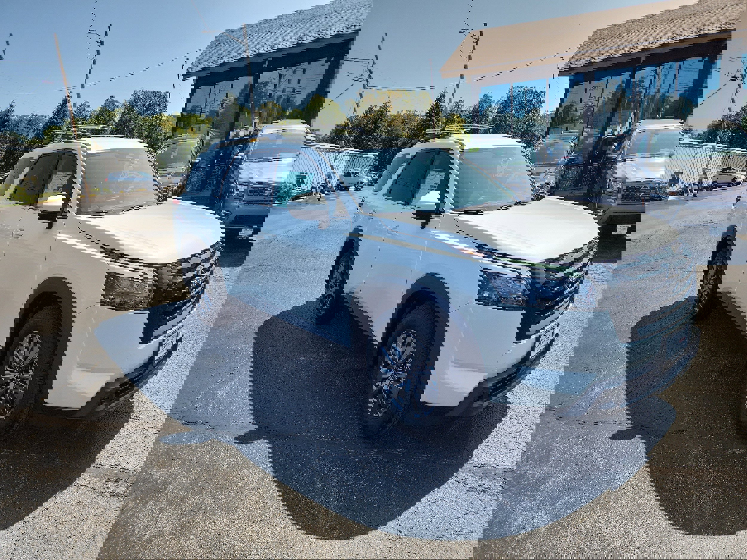 New 2025 Nissan Pathfinder SV w/ Black Appearance Package image 1