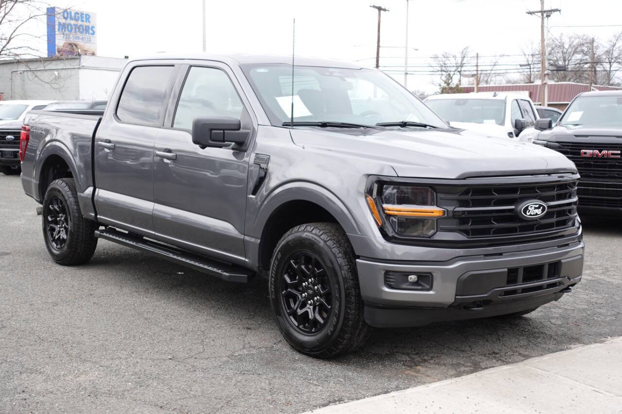 Used 2024 Ford F150 XLT w/ XLT Black Appearance Package image 4