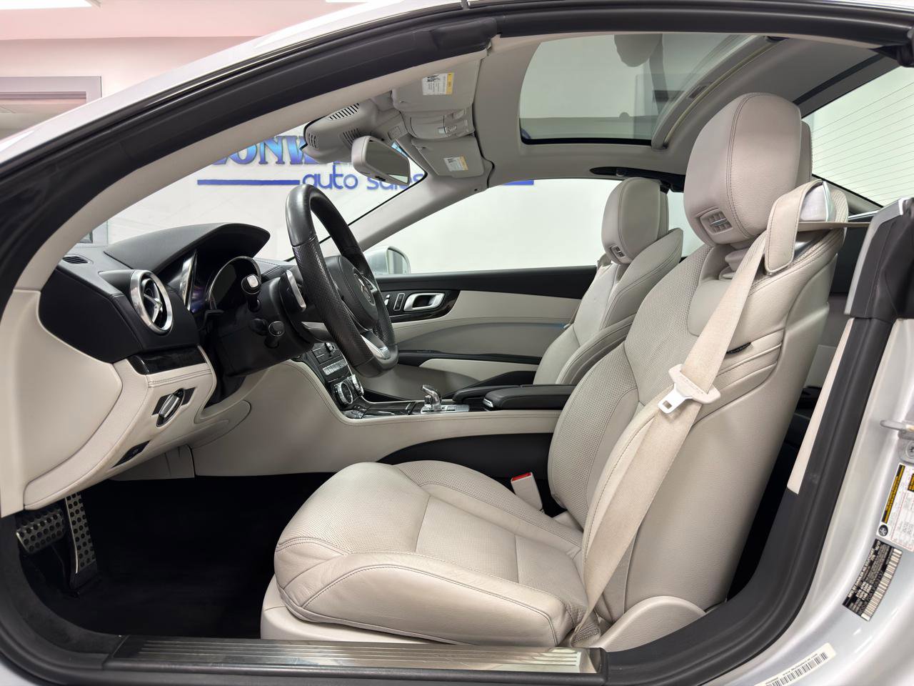 Used 2018 Mercedes-Benz SL 550 image 15