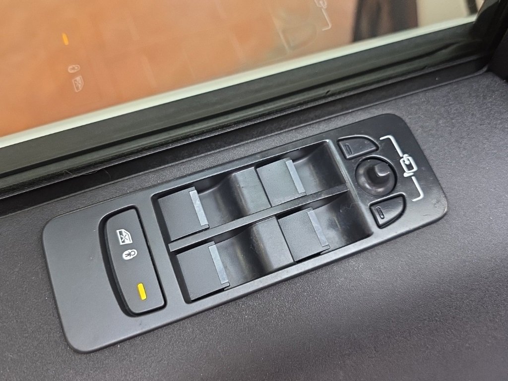 Used 2020 Land Rover Discovery Sport image 26