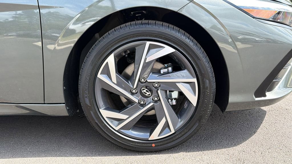 New 2026 Hyundai Elantra Limited image 13