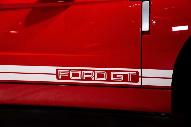 Used 2005 Ford GT RWD image 18