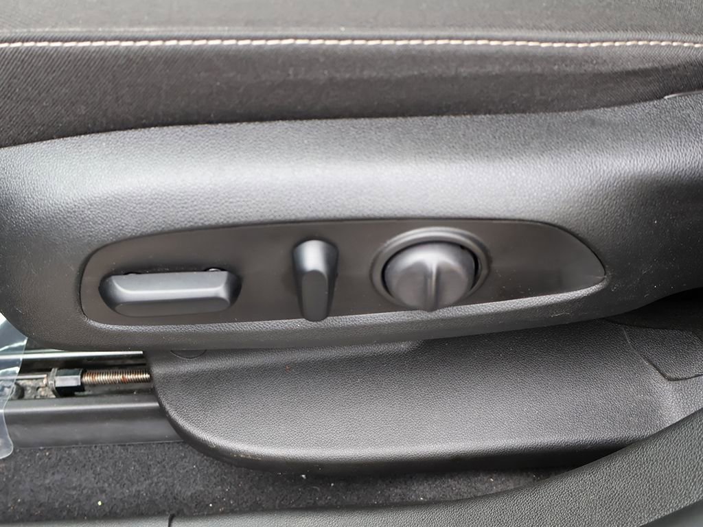 Used 2021 GMC Acadia SLE w/ Driver Convenience Package FWD image 28
