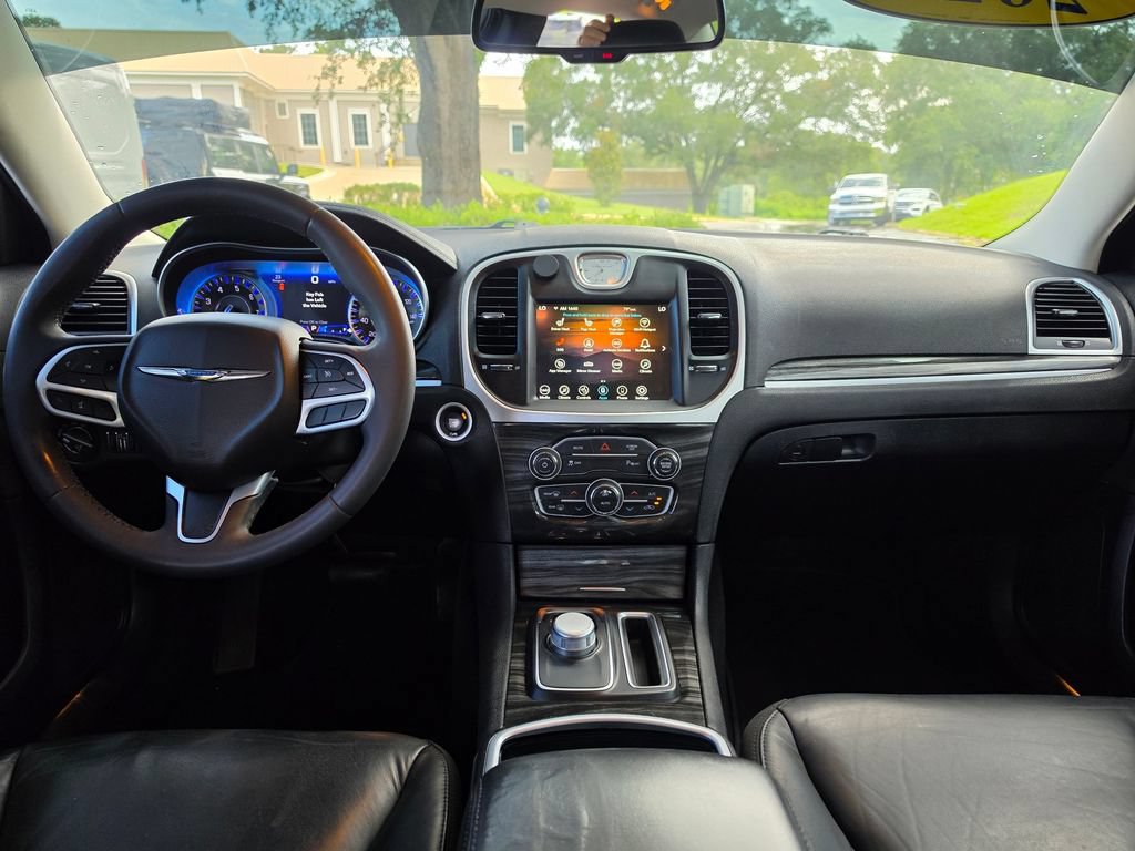 Used 2022 Chrysler 300 Touring L RWD image 15