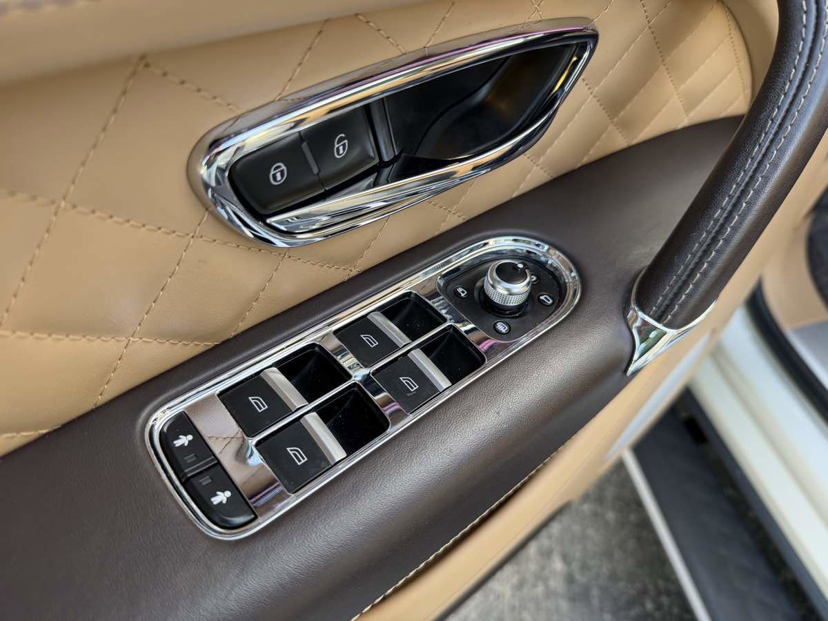 Used 2018 Bentley Bentayga image 50