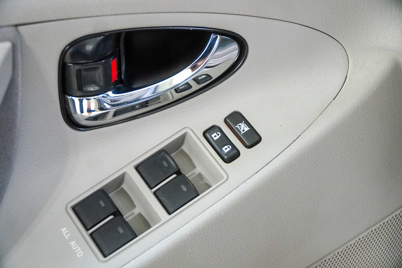 Used 2011 Toyota Camry LE FWD image 19