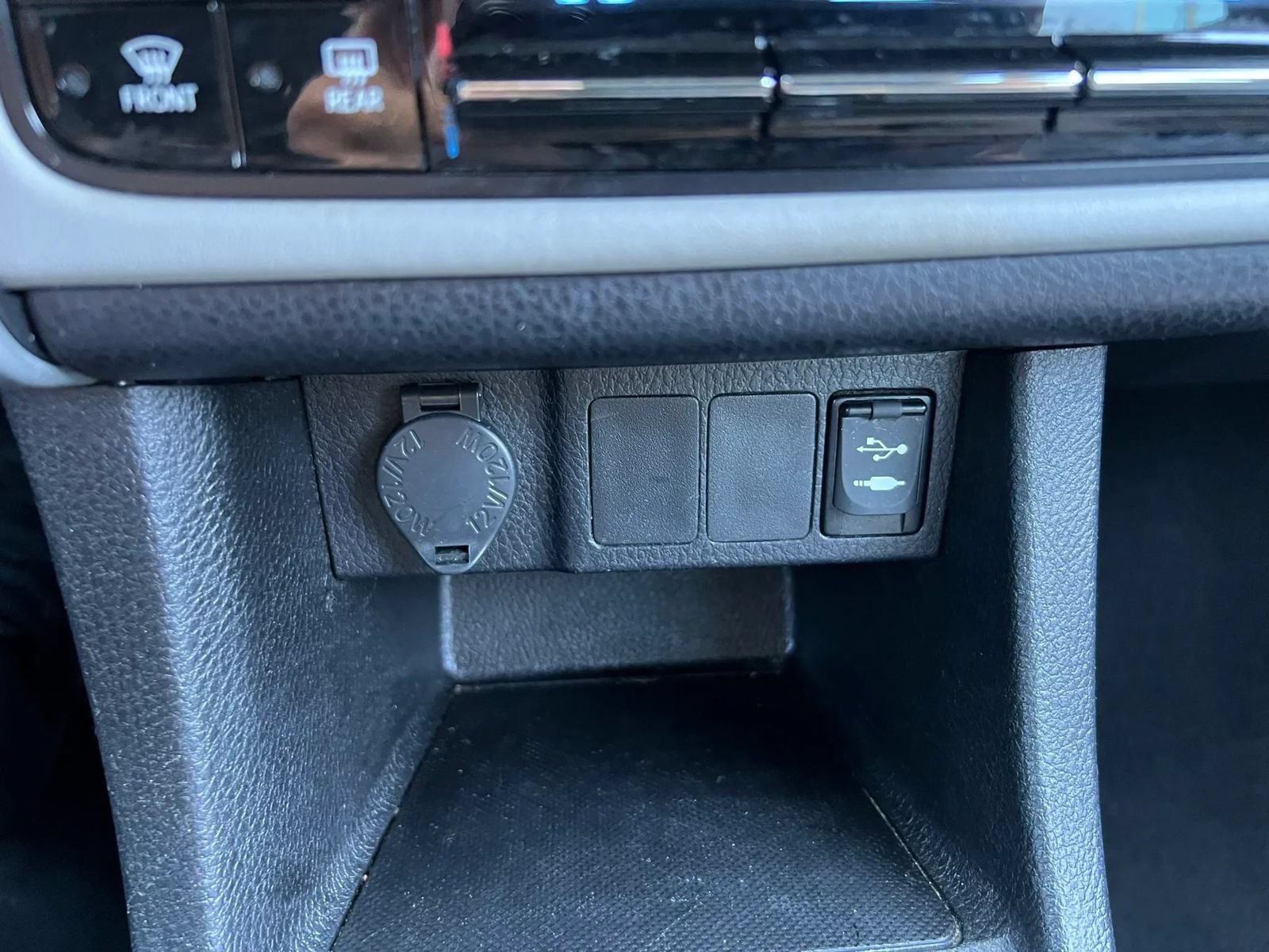 Used 2019 Toyota Corolla LE w/ Protection Package FWD image 18