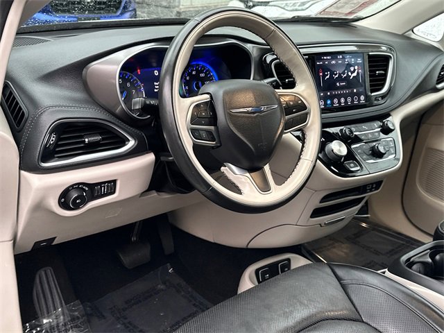 Used 2019 Chrysler Pacifica Limited image 20