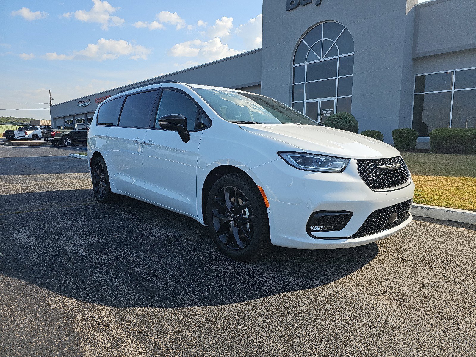 New 2026 Chrysler Pacifica Limited image 1
