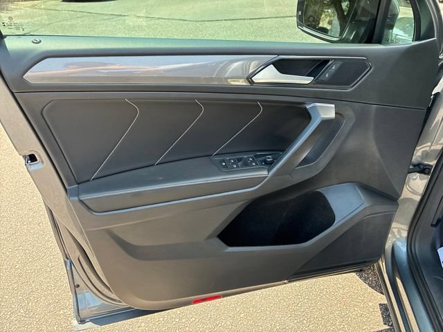 Used 2023 Volkswagen Tiguan SE w/ Panoramic Sunroof Package AWD/4WD image 12