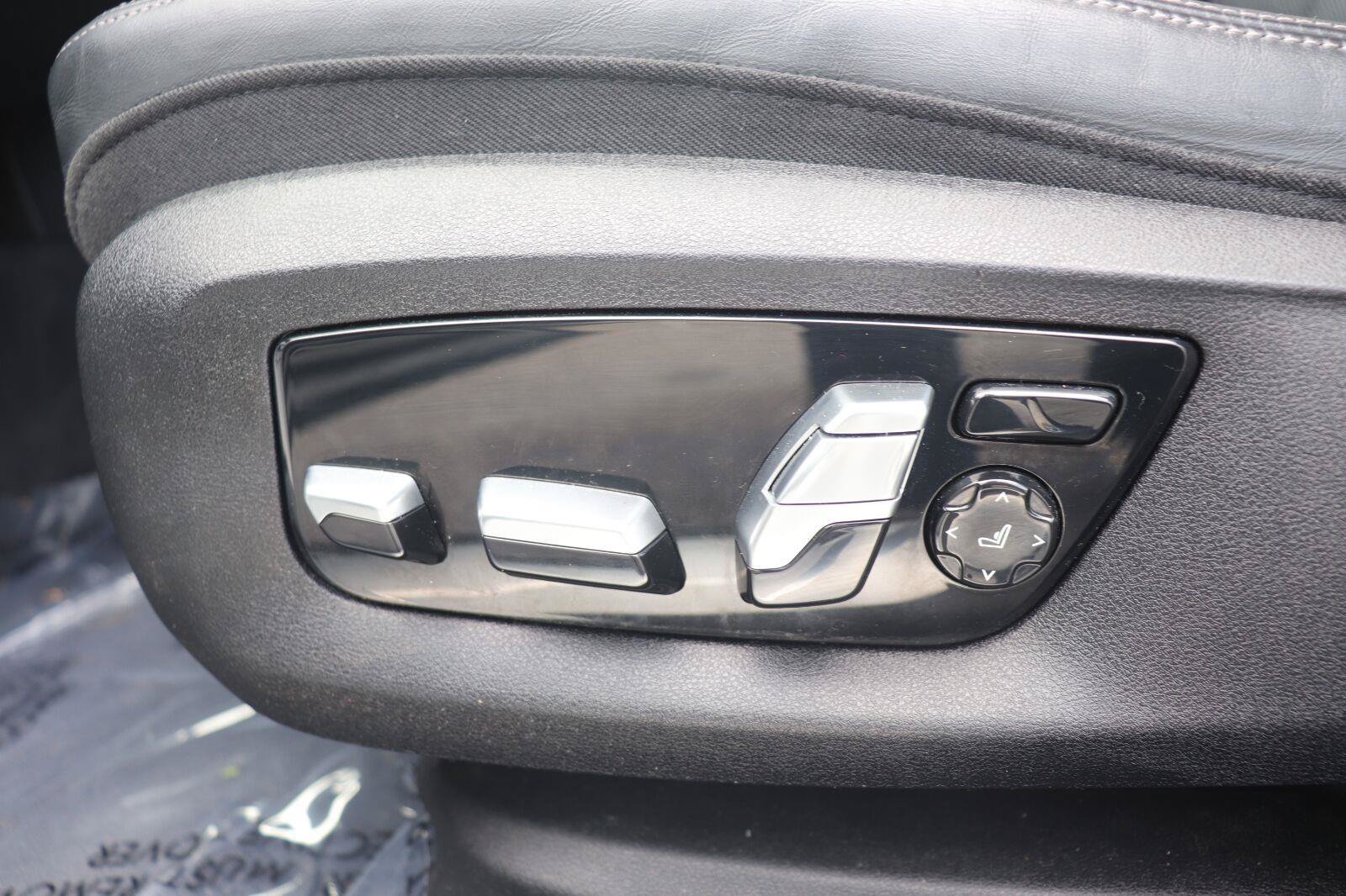 Used 2020 BMW 740i RWD image 24
