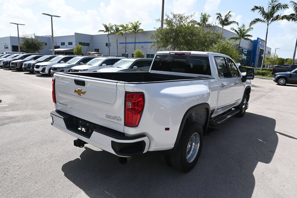 Used 2025 Chevrolet Silverado 3500 High Country w/ High Country Premium Package AWD/4WD image 12