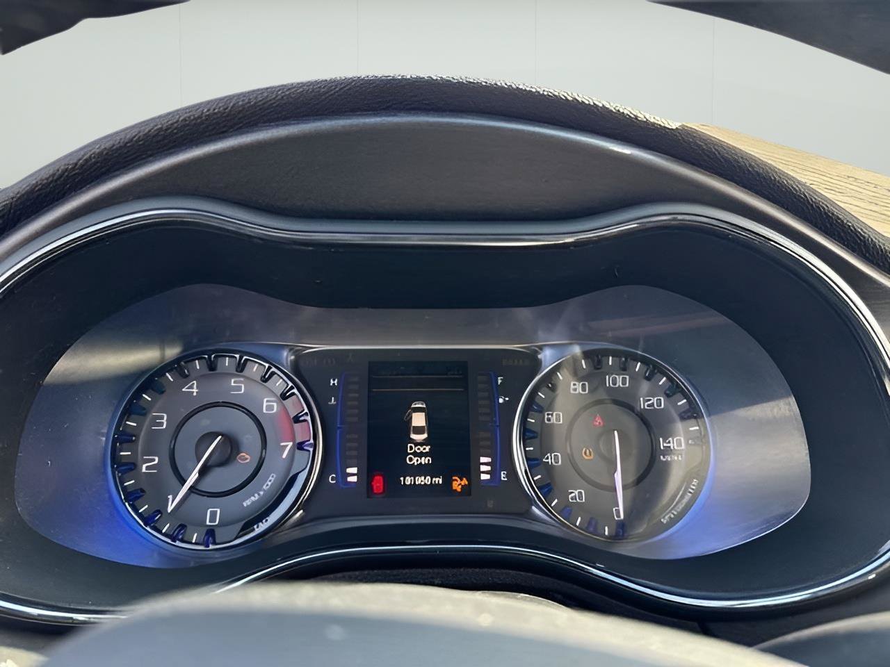 Used 2015 Chrysler 200 S FWD image 26