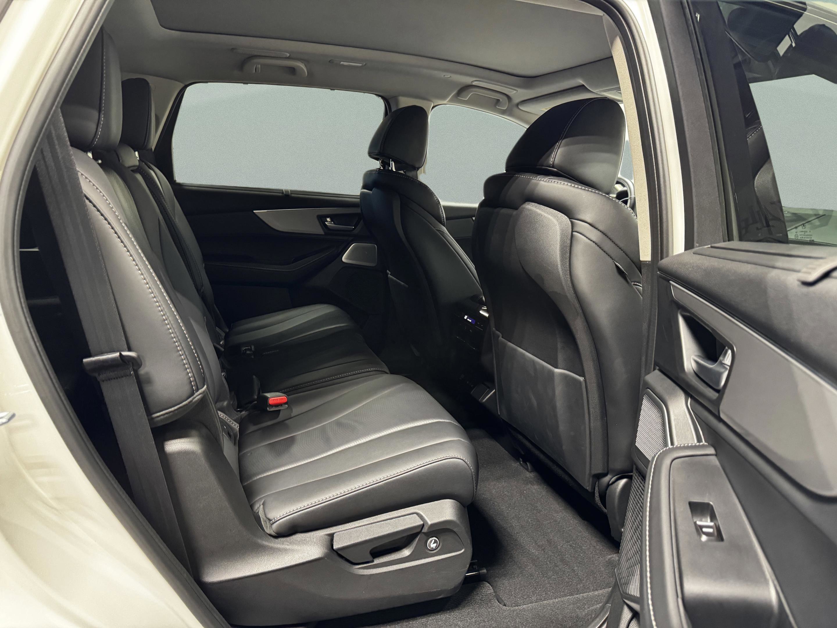 Used 2026 Acura MDX FWD w/ Technology Package image 8