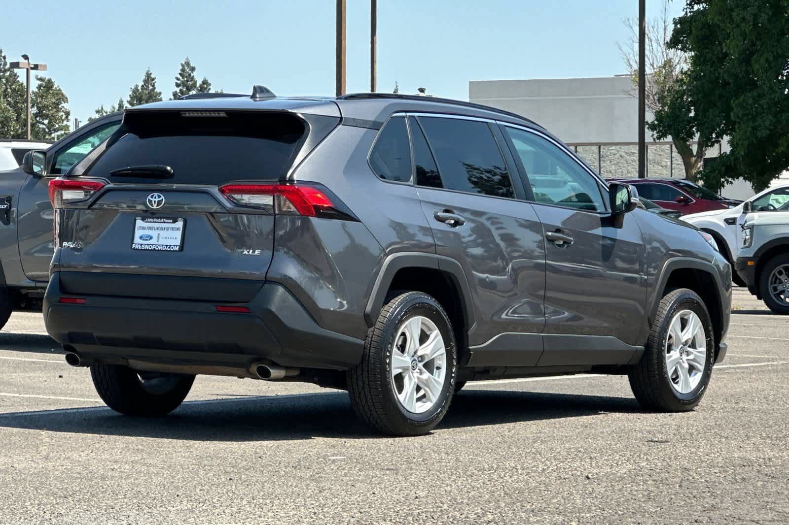 Used 2021 Toyota RAV4 XLE FWD image 2