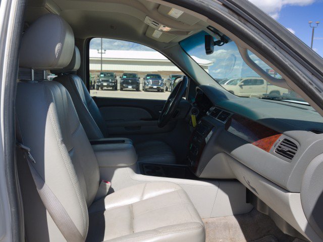 Used 2009 Chevrolet Suburban LT w/ Luxury Package AWD/4WD image 33