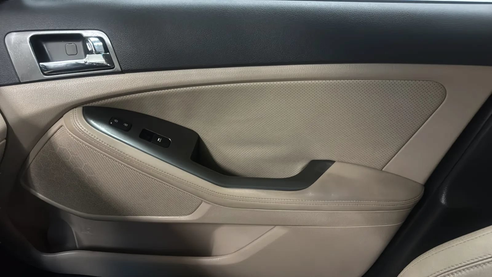 Used 2011 Kia Optima EX FWD image 16