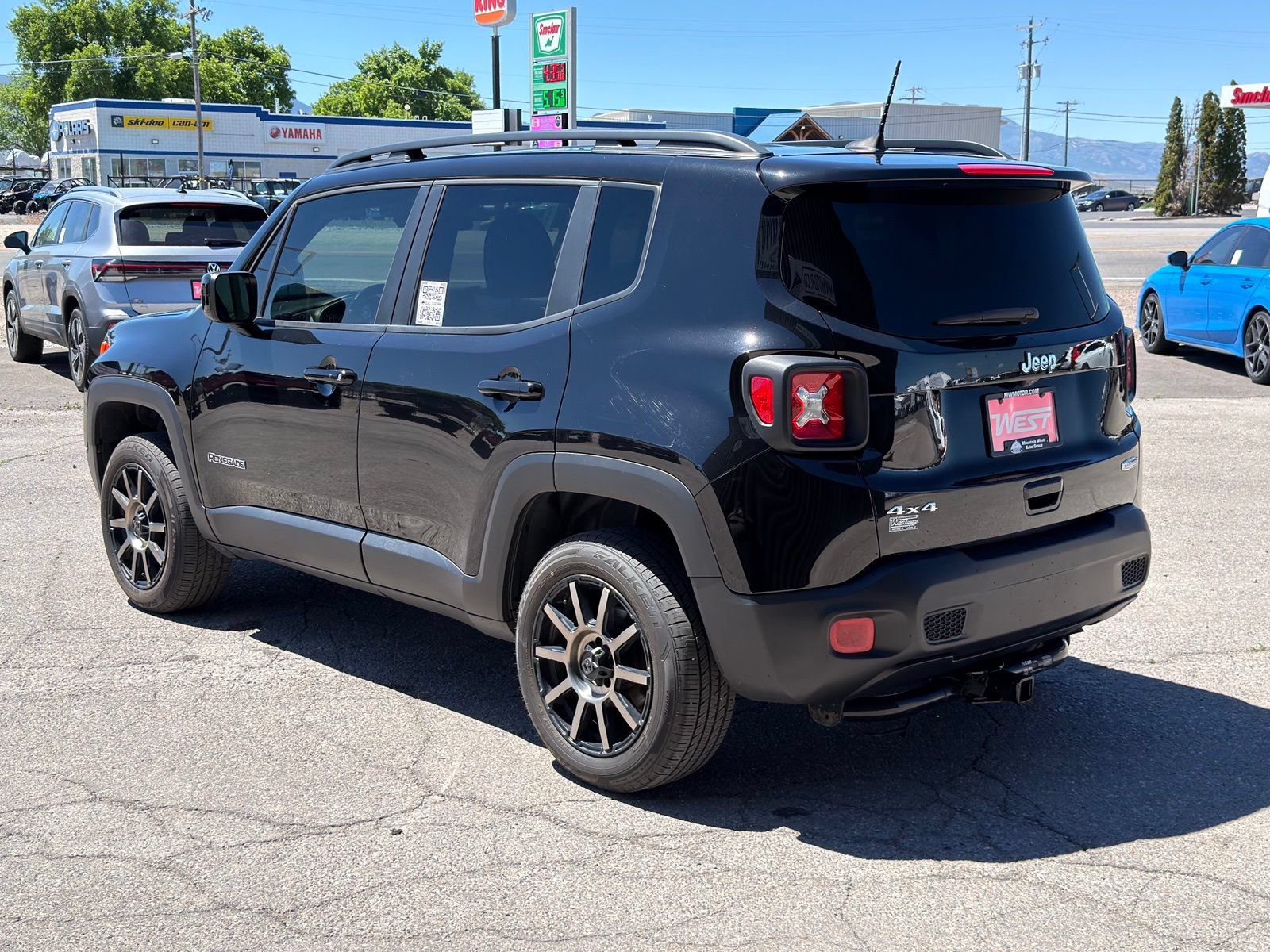 Used 2018 Jeep Renegade Latitude w/ Cold Weather Group AWD/4WD image 10