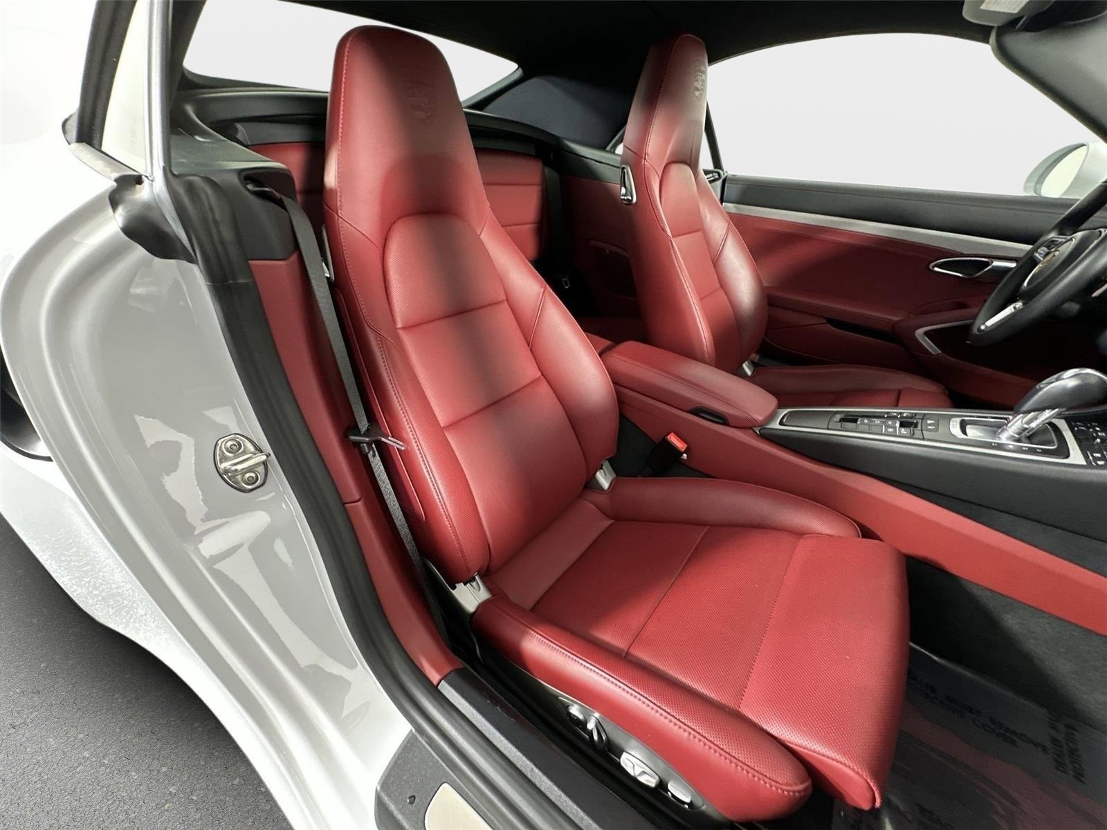 Used 2017 Porsche 911 Turbo S image 26