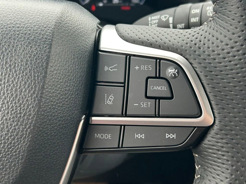 Used 2026 Toyota Sienna Limited image 48