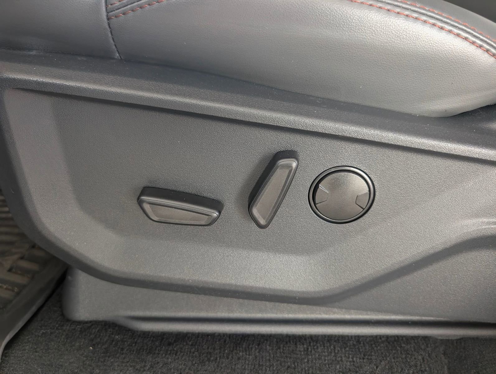 Used 2025 Ford Expedition Active image 12