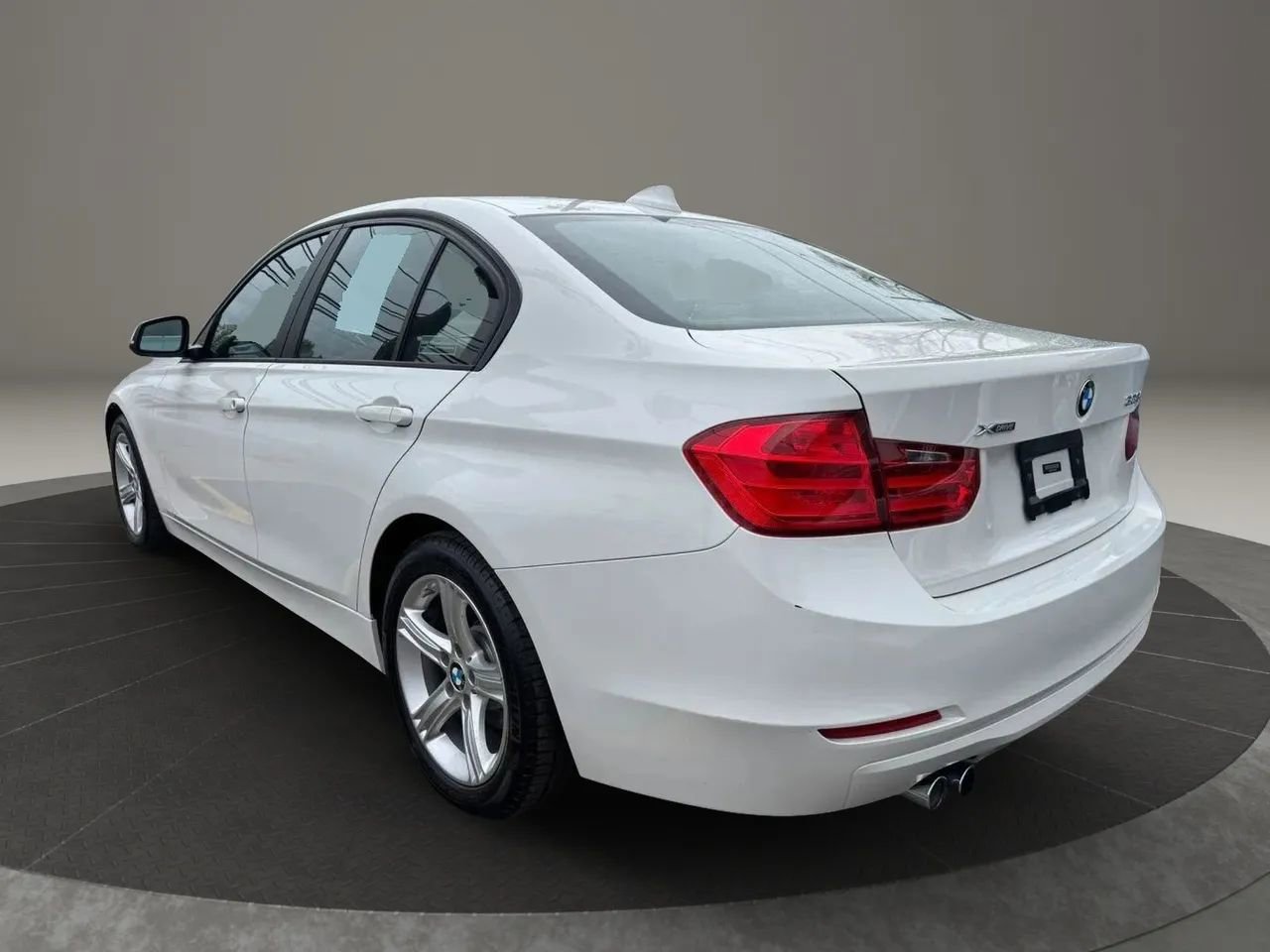 Used 2014 BMW 328i xDrive Sedan AWD/4WD image 3