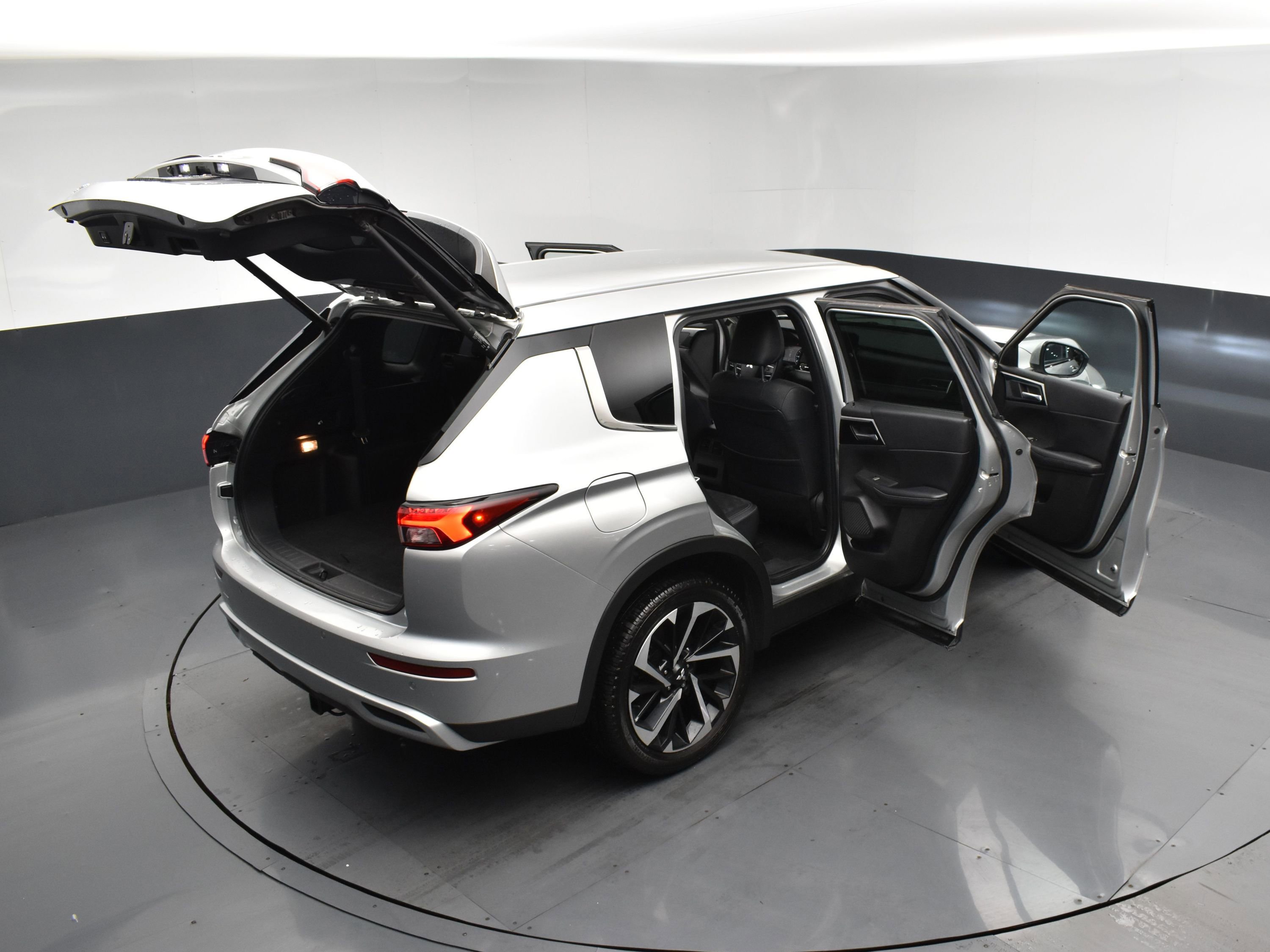 Used 2022 Mitsubishi Outlander SE image 26