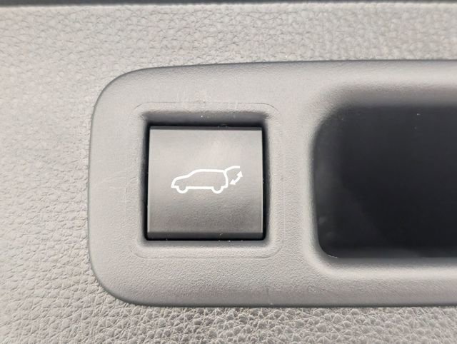 Used 2023 Toyota Highlander XLE image 31