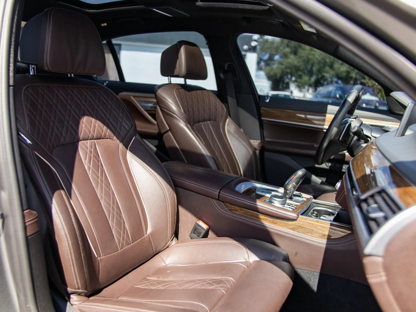 Used 2019 BMW 750i w/ M Sport Package RWD image 22