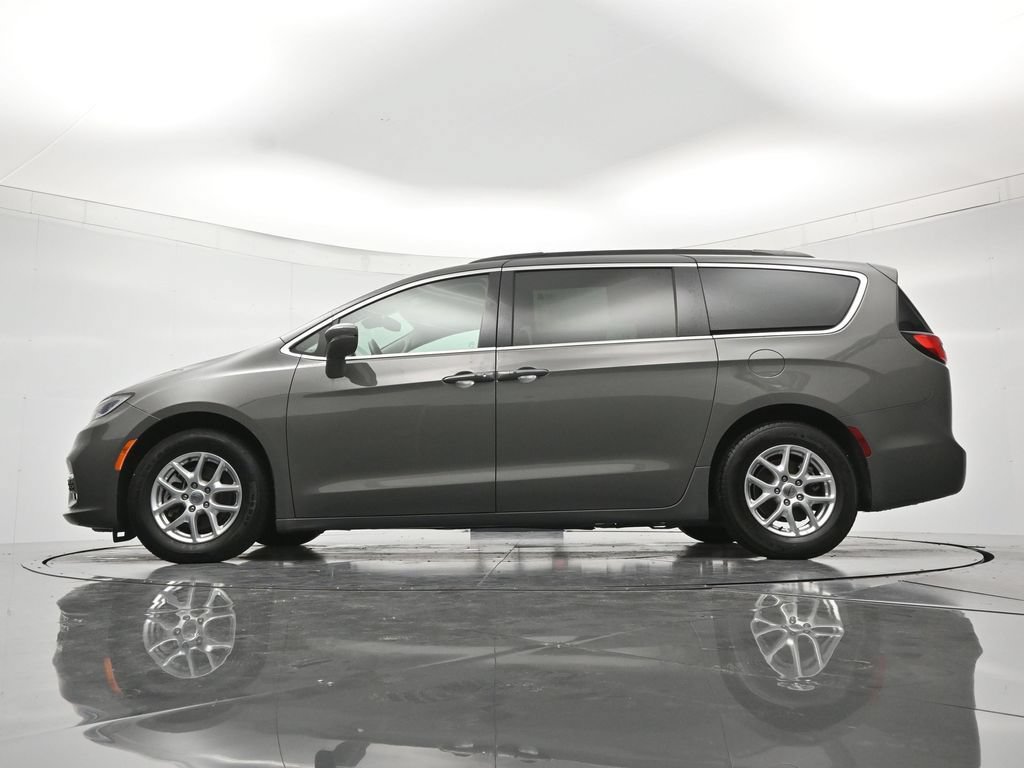 Used 2022 Chrysler Pacifica Touring-L FWD image 43