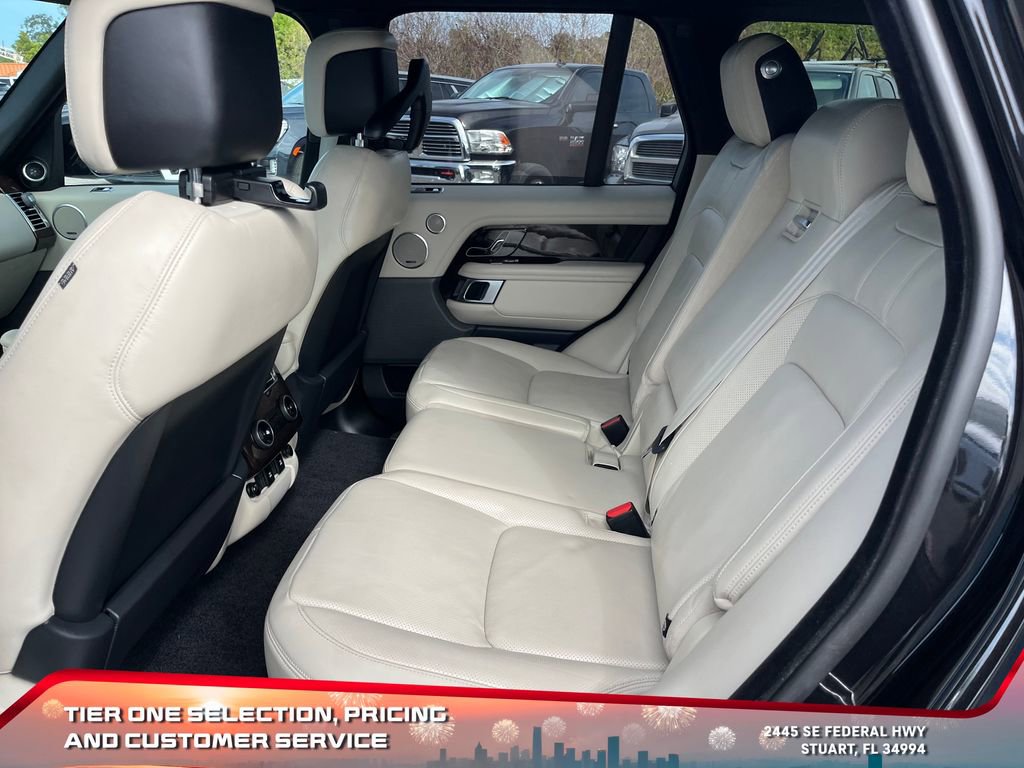 Used 2020 Land Rover Range Rover HSE image 11