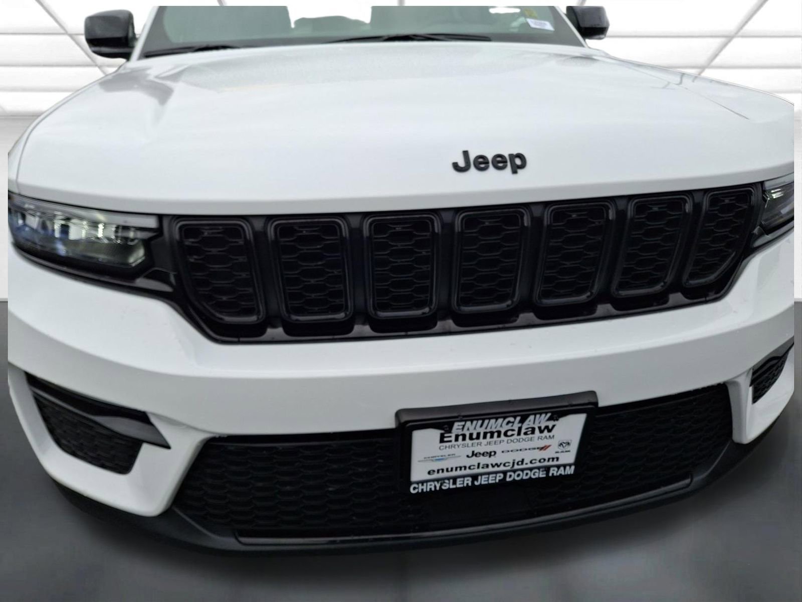 Used 2025 Jeep Grand Cherokee Limited w/ Black Appearance Package AWD/4WD image 28